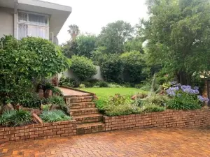 Naisiae - Lovely 1-Bedroom Vacation Home with Pool