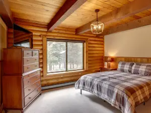 Pet-Friendly Bayfield Cabin with Game Room and Hot Tub