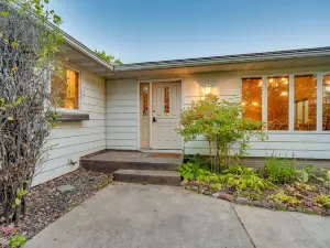 Lakefront Webster Home: Private Boat Dock & Beach!