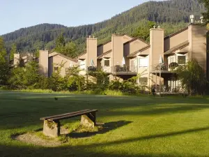 Whispering Woods Resort