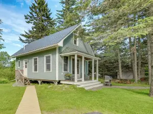 Charming Stonington Studio w/ Ocean Views!