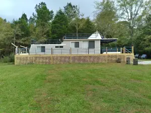 This Boat Don't Float.  Completely refinished and updated 50 foot Houseboat.