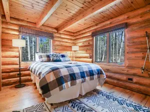 LodgeLife Springbrook - Unwind in Nature Lux Log Cabin in the Heart of Adventure