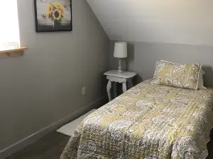 Sweet Escape Cottage on River