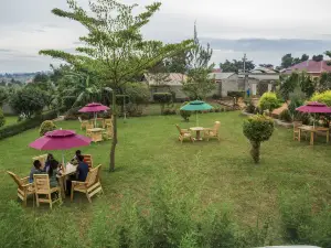 Triple Tee Gardens & Accommodation