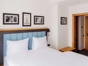 HOW Boutique and Hotel