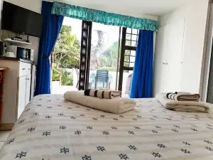Boathouse Bed & Biscuit - Lower Deck