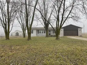 This country charm farmhouse is newly remodeled and super cute