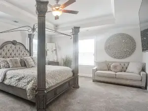 Ultimate 8Br Getaway w/Lake Views, Bar, Gym, Movie Theater, and Much More...