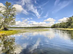 Readfield Retreat w/ Lake Maranacook Views!