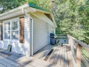 Peaceful Cassville Vacation Rental - Hike and Fish!