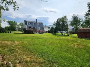 Clean/Comfortable/Spacious/Peaceful Outdoor Space