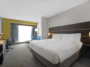 Holiday Inn Express & Suites Milwaukee - Brookfield