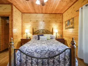 Squatch Watch Lodge 1 Bedroom Cabin