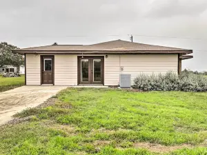 Sealy Home with Pasture Views and Near Hiking!