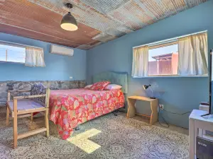 Unique Santa Cruz Studio ~ 25 Mi to Santa Fe