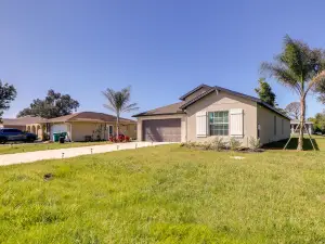 Airy Port Charlotte Home w/ Smart TV Near Beaches!