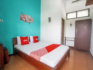 Super OYO Mata Air Guest House Madiun