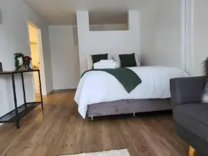 Beautiful New Onerahi Studio