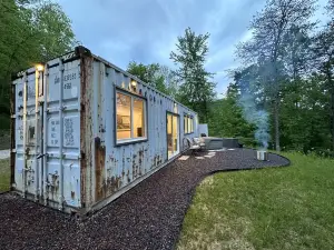 The Container Den-Shipping Container Cabin with HotTub-WIFI-Great View! BOOK IT!
