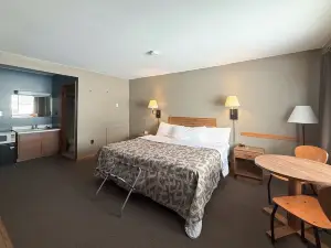 The Trail Inn - Newberry, MI - 13467 M-28