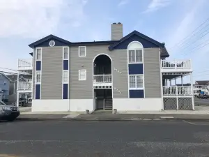 Gorgeous top floor condo on a corner lot, perfect beach vacation!