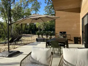 Bright and Airy Lakefront Home with NEW POOL: Available May-Sep