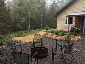 Wildwood Cottage, Duluth, private wooded retreat on the North Shore