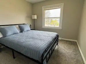 Lakeview Getaway: Steps away from park, public beach and boat launch