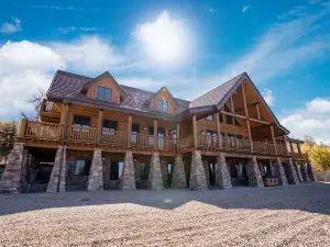 Luxurious Mountain lodge for corporate retreats or large /  family gatherings