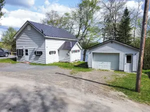 South Twin Place - Comfortable year-round home on the shores of South Twin Lake!