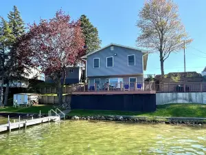Derby Dreams lake house - private lake frontage!