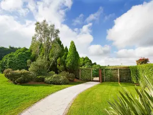 La Mon Hotel & Country Club