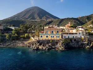 L'Ariana Isole Eolie | UNA Esperienze