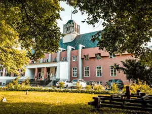 Haus des Volkes - Das Bauhaushotel