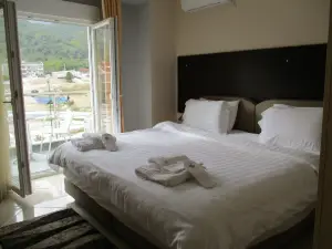 Kyknos de Luxe Suites & Rooms
