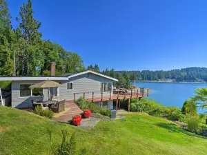Waterfront GIG Harbor Home w/ Furnished Deck