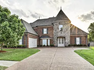 Cordova Home w/ Pool Table, 17 Mi to Memphis Zoo!