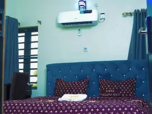 Top Crown Hotel and Suites
