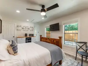 Charming guest studio in the heart of Liberty Hill