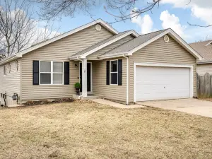 Fresh & Modern Home-Away-From-Home Near St Charles