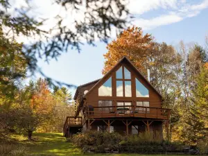 The Lake's End - Beautiful Lakefront Log Home in the White Mountains
