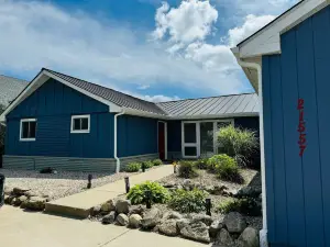 Waterfront Diamond Lake - Sandy beach
