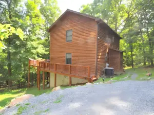 Almost Heaven - Grill, 3 King Beds, Wifi, Deck, Pool Access, Hiking, Wood Stove, Family Friendly