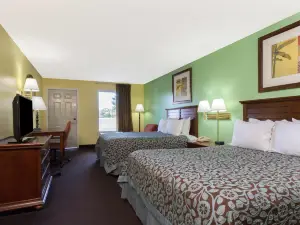 Days Inn by Wyndham Lamont/Monticello