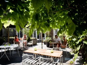 Fitz Roy Urban Hotel, Bar and Garden