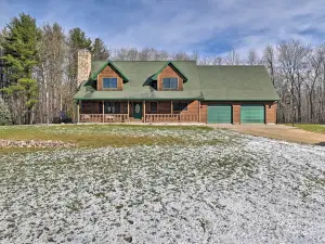 Family-Friendly Gresham Getaway with Game Room!