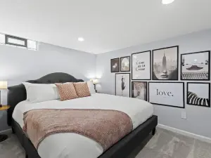 Private Heated Pool, Firepit, Walk to Parks + Eats