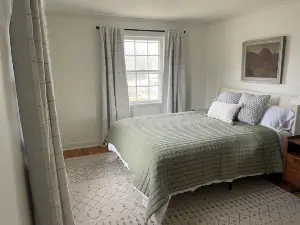 3-bedroom house 2 blocks from MGH on wonderful family-friendly street!