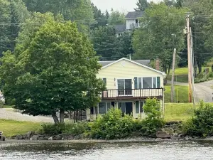 Enchanting 3-Bedroom House on Lake Wallace. Near Vast Snowmobile Trails.